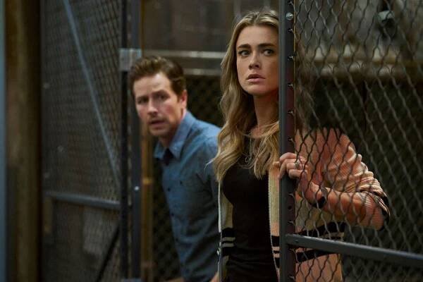MANIFEST SEASON 04. (L to R) Josh Dallas as Ben Stone and Melissa Roxburgh as Michaela Stone in Manifest Season 04. Cr. Peter Kramer/Netflix © 2022