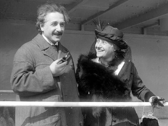 Albert Einstein a Elsa Einsteinová, jeho druhá manželka. Foto: Wikimedia Commons