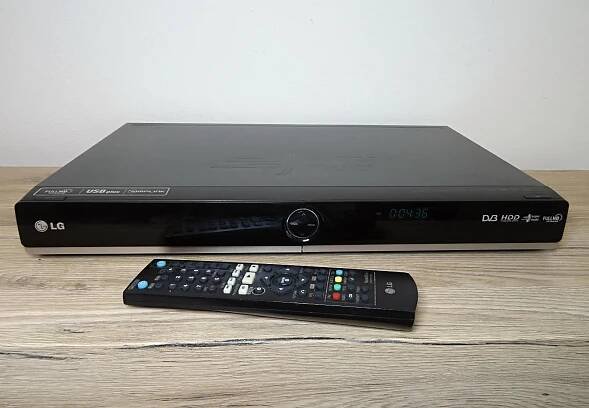 DVD rekordér LG RHT498H - 250 GB HDD, HDMI, USB + návod -- TOP stav -- - TV, audio, video