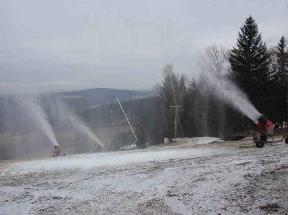 Mikulčin vrch - Ski Centrum Bílé Karpaty - sjezdovky a sníh