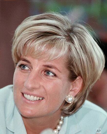 Promlouvá princezna Diana ze záhrobí? Zbožňuje prý Kate, Harryho dívka Meghan se jí nelíbí
