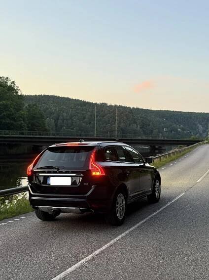 Volvo XC60 D4 - CarPlay - Summum | Auto ze Švédska