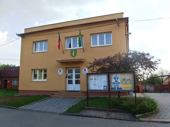 Soubor:Vážany (UH), OÚ.jpg – Wikipedie
