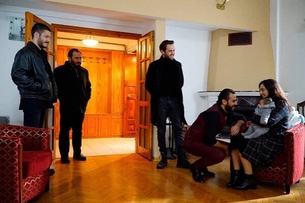 Çukur - Aile Her Şeydir - Z filmu - Kubilay Aka, Mustafa Kırantepe, Aras Bulut Iynemli, Erkan Kolçak Köstendil, Boncuk Yılmaz