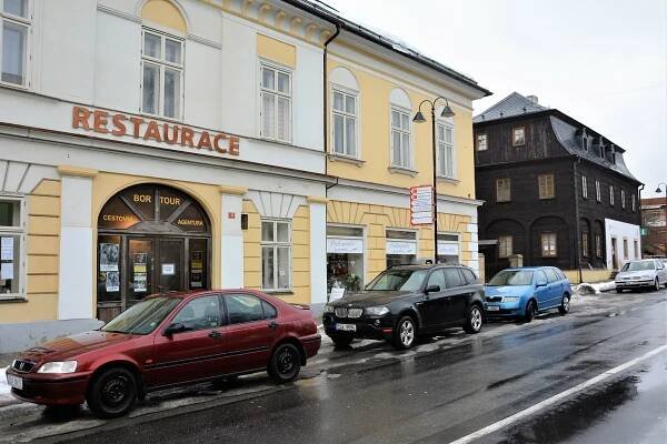 Brána Lužických hor, město skla, zeleně a zahrad. To je Nový Bor