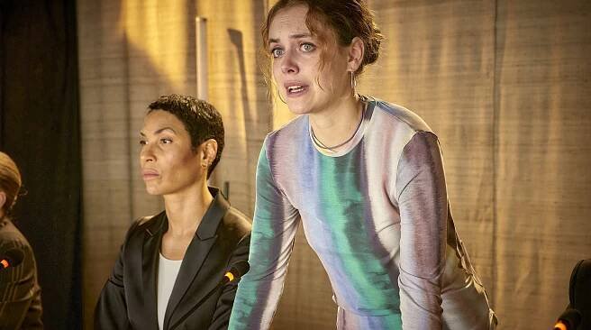 Wo wir sind, ist oben - It’s all about tactics, stupid - Z filmu - Annabelle Mandeng, Valerie Stoll