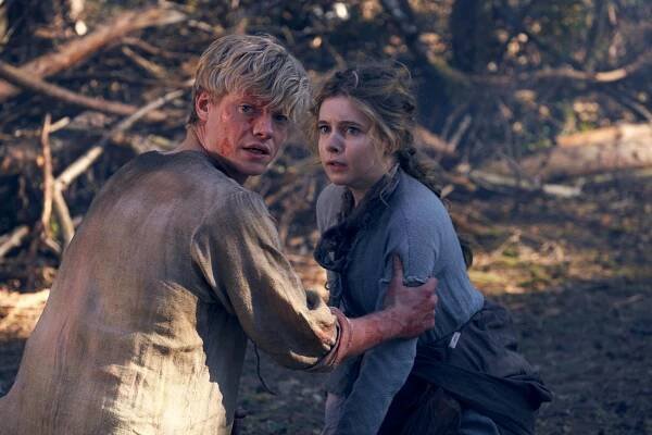 Britannia - Epizoda 8 - Z filmu - Tom Rhys Harries, Eleanor Worthington-Cox