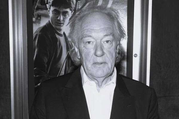 Zomrel legendárny Michael Gambon, známy ako Dumbledore z Harry Pottera (video)