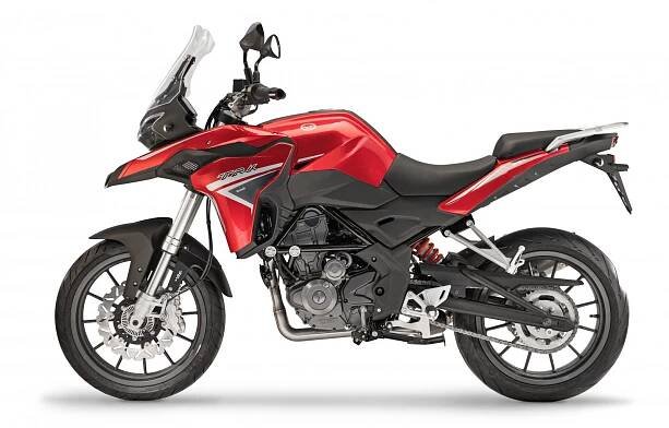 Benelli TRK 251 | Katalog motocyklů a motokatalog na Motorkáři.cz