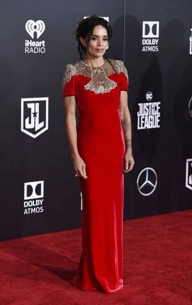 Herečka Lisa Bonet v kreácii Alexander McQueen. 