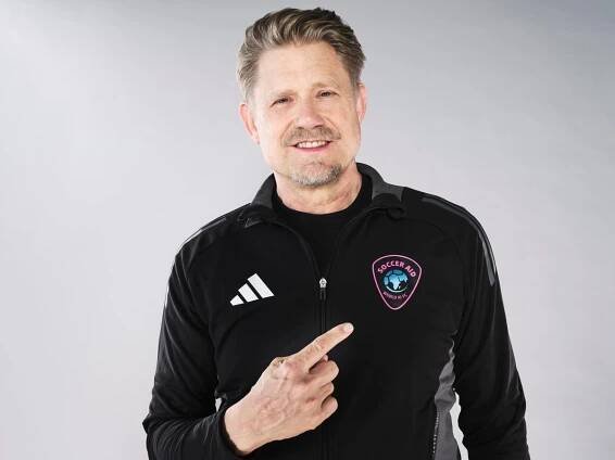 Peter Schmeichel backs ‘very talented’ Rasmus Hojlund to succeed at Man Utd
