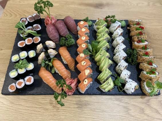 Sushi v centru Plzně: 16, 29 nebo 60 rolek s rybami i zeleninou