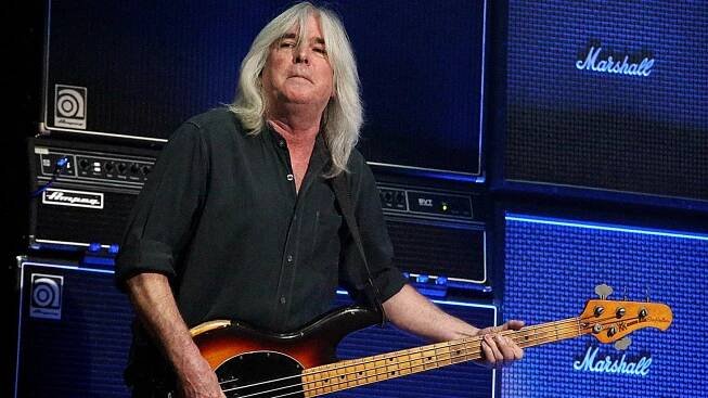 Watch AC/DC Salute Cliff Williams at Bassist's Final Show