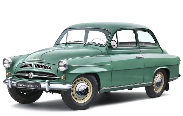 Škoda musela přijít v padesátých letech s mezitypem, který nakonec přežil i 1000 MB. Říkalo se mu Spartak, i když se tak nejmenoval