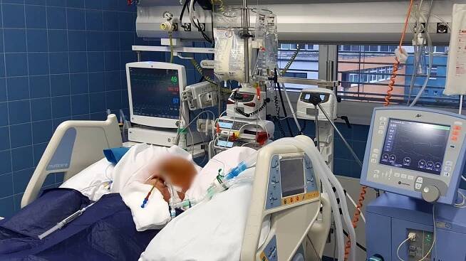 Musíme už vybírat, kdo má větší šanci přežít, tvrdí primář z chebské nemocnice