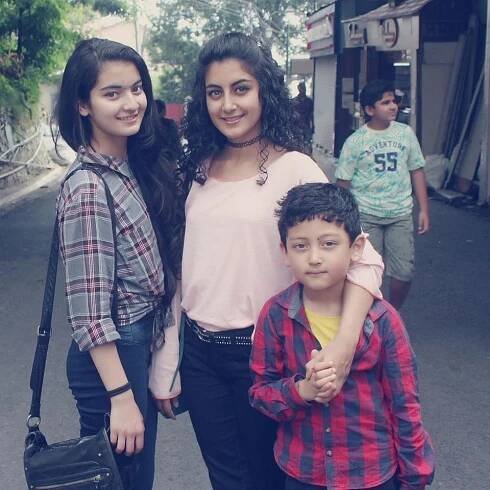 Pratibha Ranta with her sister and brother