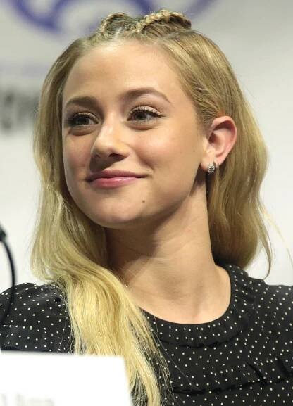 Soubor:Lili Reinhart by Gage Skidmore.jpg – Wikipedie