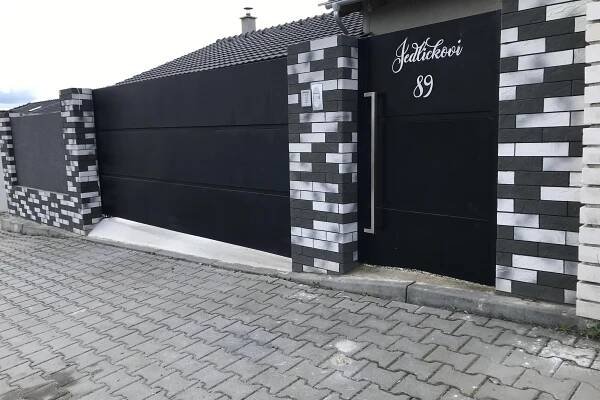AluFe.cz - Garážová vrata a vjezdové brány foto 1