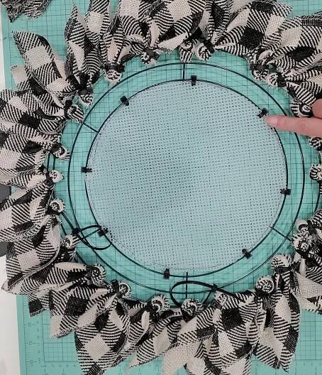 Wreath: Buffalo Check Wreath Tutorial DIY - Quilting Rebel