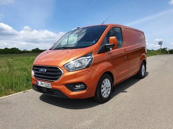 Ford přivezl do Česka nabíjecí Transit s tříválcem. Jezdí hezky, vyplatí se však jen 10 procentům zákazníků
