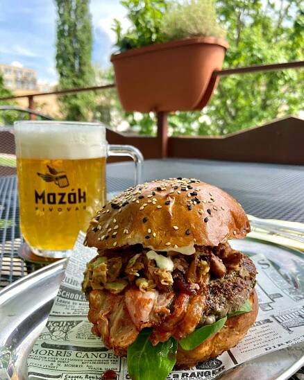 S Ranní jízdou na nejlepší burgery v Hodoníně! | Rádio Jih