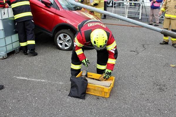 Hasiči soutěžili pod Ještědem ve vyprošťování, Ústecký kraj tam měl Rumburk