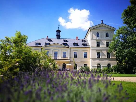 Romantická noc na úchvatném Chateau Mcely***** s polopenzí a privátním wellness pro 2 osoby