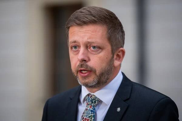 Ministerstvo vnitra zastavilo vyřizování žádostí o azyl pro Syřany. Vyhodnocujeme situaci, řekl Rakušan