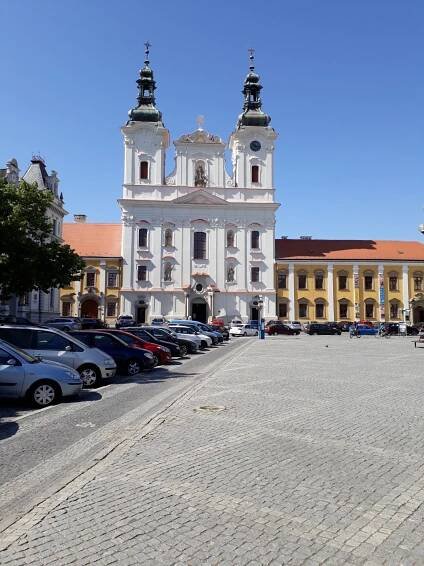 Uherské Hradiště, Kostel sv. Františka Xaverského 3-5.jpeg