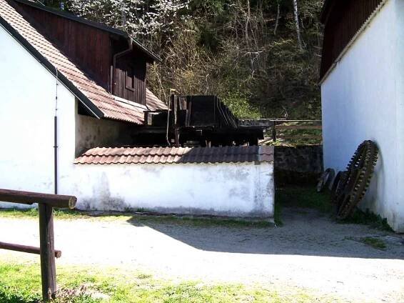 Soubor:Buškův-hamr-19.jpg – Wikipedie