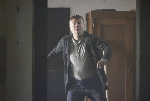 Stíny v mlze - Samá voda (S02E06) (2024) | Galerie - Z epizody | ČSFD.cz