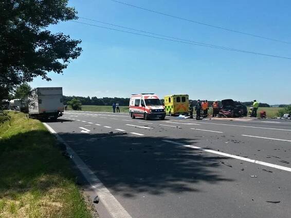 K nehodě u Mělníka letěly dva vrtulníky | POŽÁRY.cz - ohnisko žhavých zpráv | hasiči aktuálně