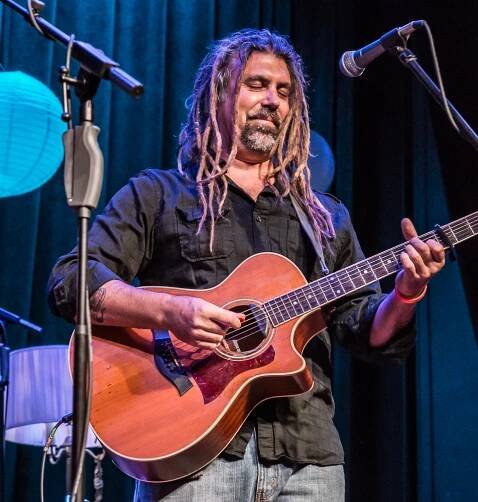 » Tony Roberts – Four Chords and the Truth