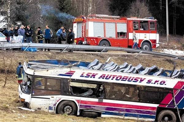 Tragická nehoda autobusu vryla před 15 lety lidem do paměti název Nažidla