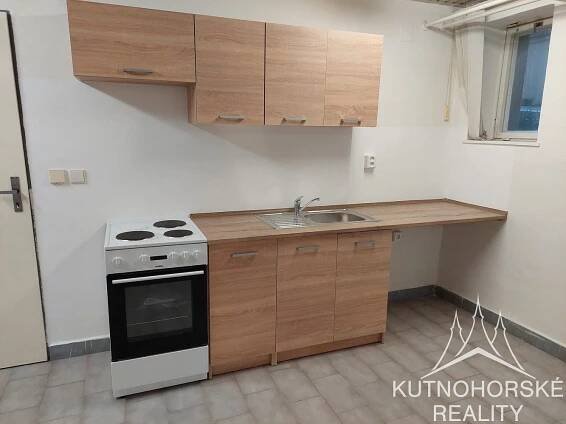 Kuchyň 3 - Pronájem bytu 1+kk 45 m², Tylova, Kutná Hora - Kutná Hora-Vnitřní Město