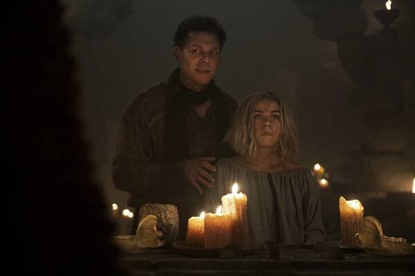 Sabrinina děsivá dobrodružství - Kapitola třicátá šestá: Na Horách šílenství - Z filmu - Richard Coyle, Kiernan Shipka