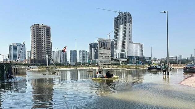 Záplavy způsobené silným deštěm v Dubaji ve Spojených arabských emirátech (18. dubna 2024)