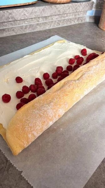 Piškotová roláda s ovocem - Happy jak dva grepy