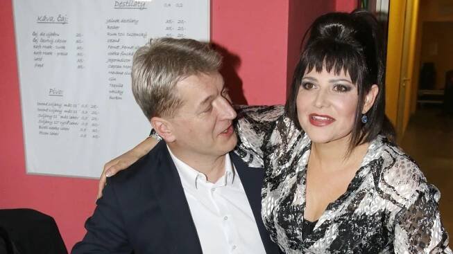 S kým žije Ilona Csáková: Voneš umí zabít slepici, dostal ji ze spárů esoteriky