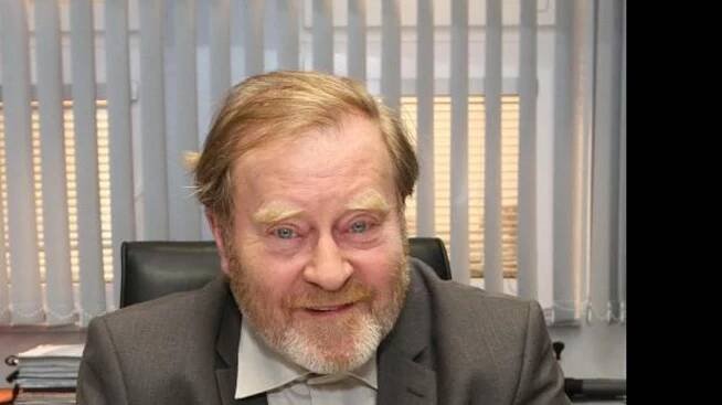 Jan Vlasák si zahrál také v seriálu Cesty domů. 