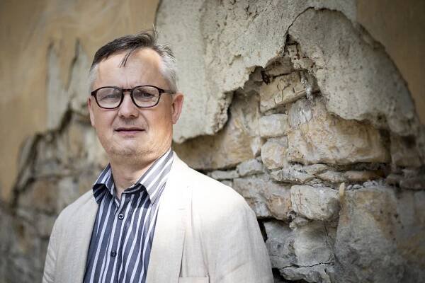 „Smrtnost celosvětově stále klesá. Dosud se neobjevil žádný funkčně odlišný kmen koronaviru a nic zatím nenasvědčuje...