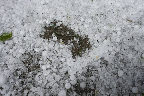V Kuvajte sa vyskytlo ojedinelé krupobytie, pripomínalo sneh