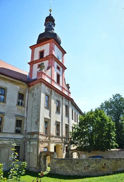 Zámek Bělá pod Bezdězem | TuristickaMapa.cz