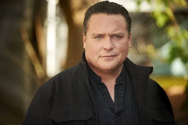 SEAN CULLEN | Diamondfield Entertainment, actors and comedians talent management