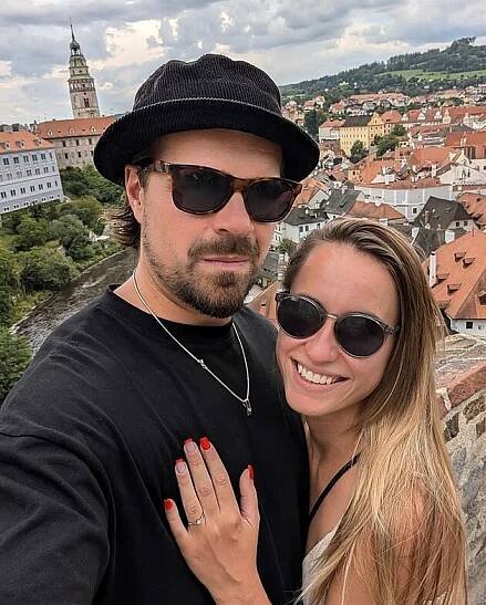 Sexy sporťačka Novy se zasnoubila! Nikola Červinková si bude brát hokejistu - Expres.cz