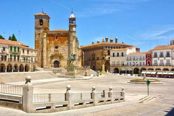 Trujillo je malé město v regionu Extremadura v západním Španělsku – IberiaSun Estates
