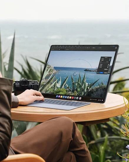 Huawei MateBook Fold má 18" displej v tele 13" notebooku - TECHBOX.sk