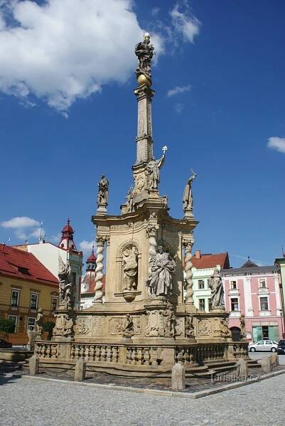Uničov – barokní morový sloup... - Památník
