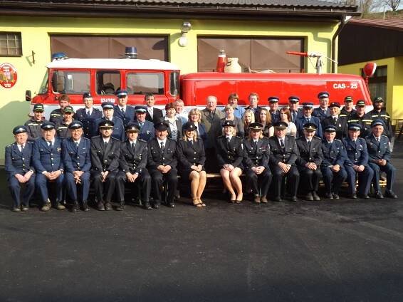 Obec Hejnice - Fotogalerie - focení členů hasičů