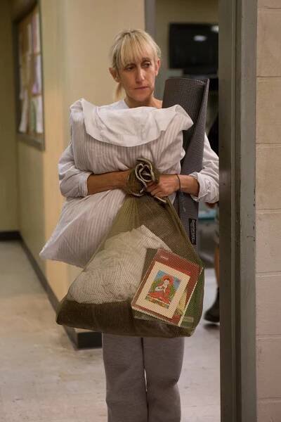 Orange Is the New Black - Můžete chodit v obleku (S04E02) (2016)
